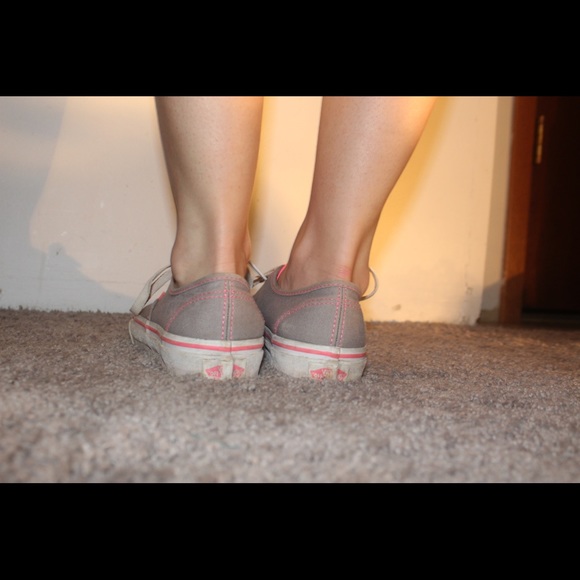 Vans - Picture 2 of 4